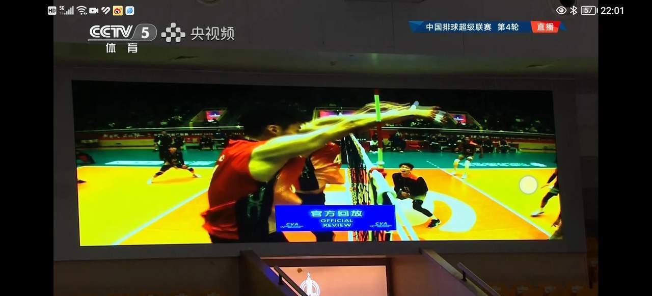 开运体育电脑版-比赛中疑似点球争议，裁判判罚扎眼