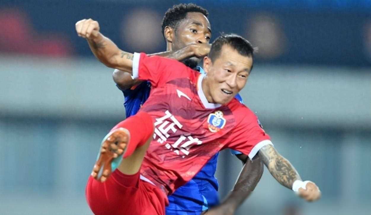 包含接连受罚球员陷入风波，球队受挫反弹的词条